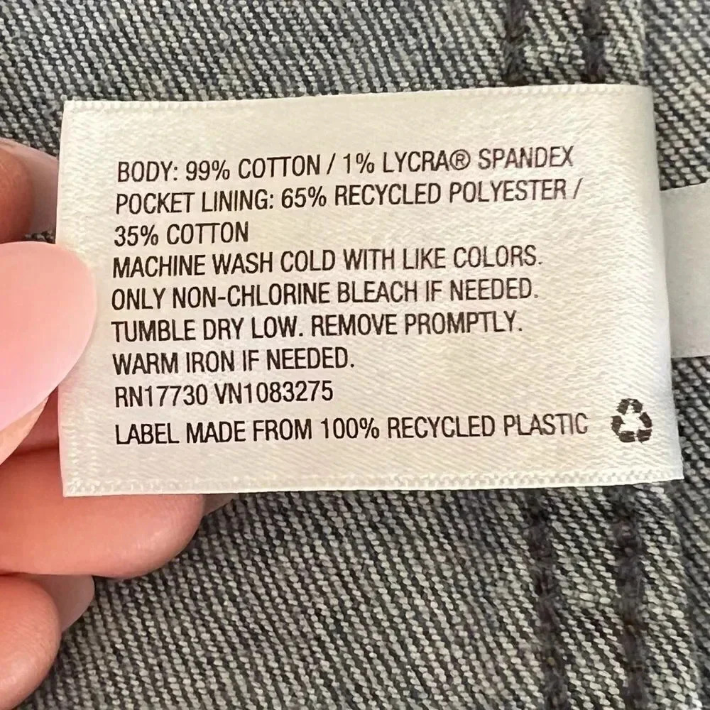 Universal Thread Medium Wash Lightly Distressed
Jean Jacket Size Small - Picture 12 of 14